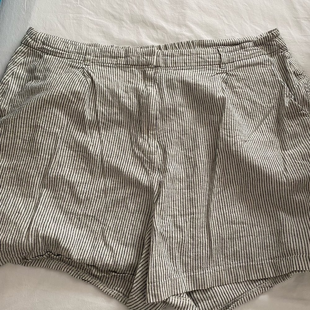 Old Navy Black and White Bermuda Shorts Casual Style